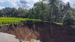 Penampakan Lubang Raksasa di Jalur Wisata Gianyar