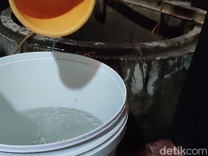 Sumur warga Desa Tegalarum, Mranggen, Kabupaten Demak, yang mendadak luber di tengah kemarau, Kamis (14/9/2023).
