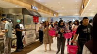 AEON Store yang berada di Mall Alam Sutera ini merupakan supermarket terbesar di kawasan Alam Sutera dengan jam operasional dari pukul 08:00 hingga 22.00 WIB. Gerai dengan sekitar 20.000 produk terlengkap ini juga memiliki layanan belanja online dibantu oleh personal shopper yang dapat diantar maupun di pick-up di area parkir.