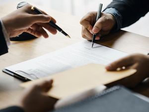 Surat Perintah Kerja (SPK) dalam Bisnis: Isi, Fungsi, dan Contohnya