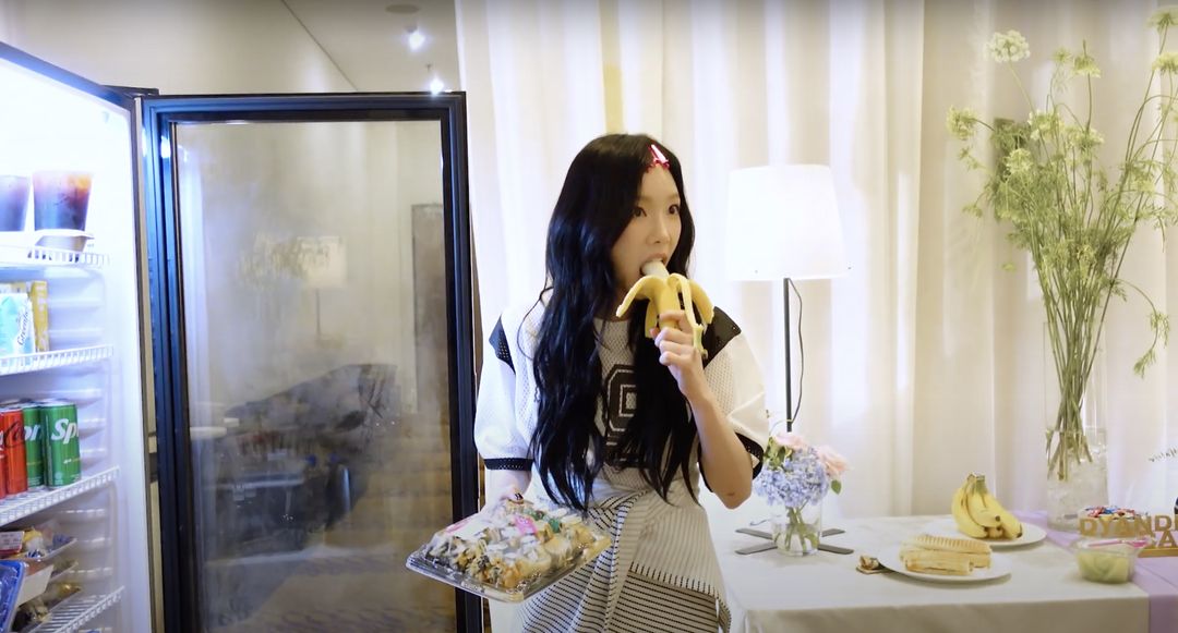 Taeyeon SNSD Cicip Sushi AEON Saat di Indonesia, Netizen Bilang Begini