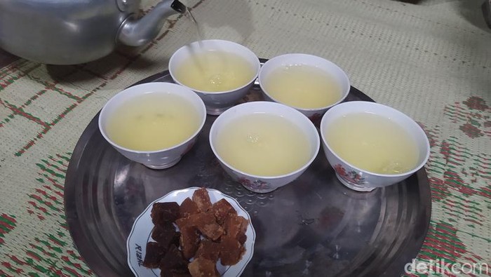Teh trasan, tradisi minum teh di Kecamatan Ngablak, Magelang, Kamis (14/9/2023).