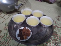 Cara Beda Warga Ngablak Magelang Bikin Teh, Daun Segar Langsung Direbus