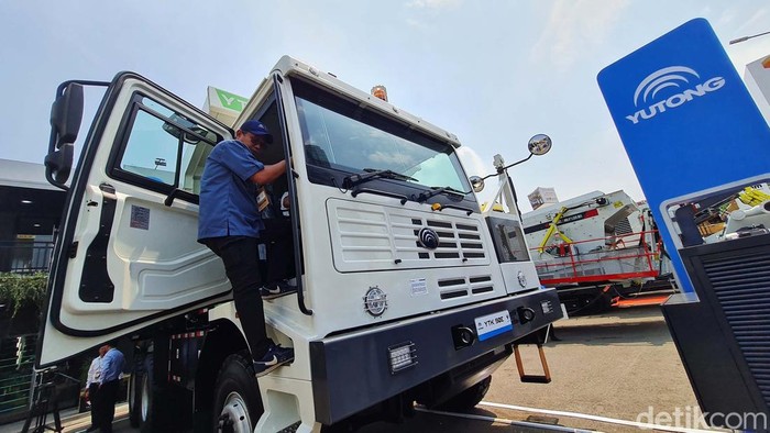Truk Tambang Listrik Ramaikan Indonesia Mining Exhibition Indonesia Mining Exhibition digelar di JIExpo Kemayoran, Jakarta, Kamis (14/9/2023). PT VKTR dan Yutong turut memamerkan truk tambang listrik di ajang tersebut.