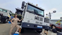 PT VKTR memperkenalkan EV Mining Truck di Indonesia Mining Exhibition 2023. 