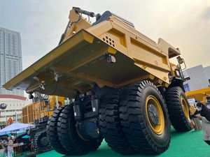 Jangan Kaget Lihat Harga Ban Truk Tambang Ini, Setara 3 Pajero Sport