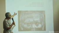 Cerita-cerita tentang tsunami aceh hingga bom bali lengkap dengan foto-foto diuraikan dalam buku ini.  