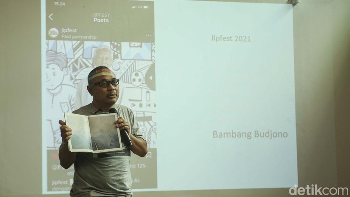 'Unbreakable' Perjalanan Bertugas Sang Fotografer Fotografer Beawiharta saat melaunching buku Unbreakable di MBlok, Jakarta, Kamis (14/9/2023). Buku ini berisi foto Beawiharta bertugas di media.