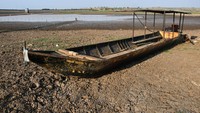 Kondisi Waduk Dawuhan yang airnya mulai menyusut, Rabu (13/9/2023). 