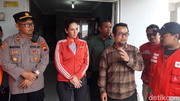 WNA asal Spanyol yang mendaki Gunung Merapi secara ilegal, Jacinto Cornejo Denise Del Carmen, di kantor Resort Selo, Boyolali, Kamis (14/9/2023).