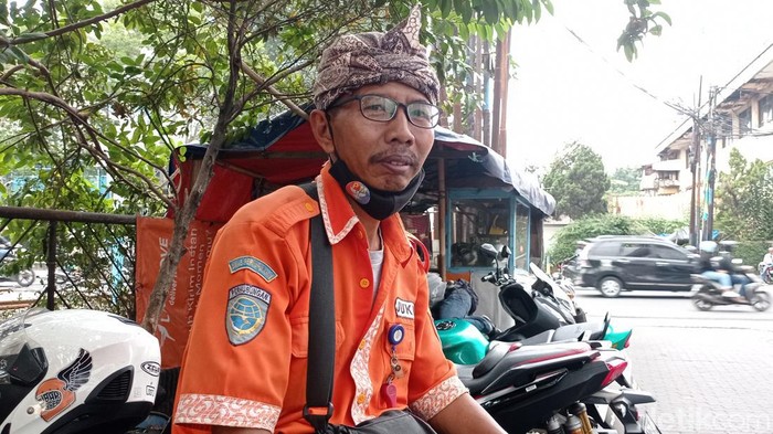 Abah Ii Suhendar, jukir di Jalan Braga.