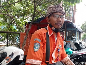 Cerita Jukir Bandung, Merawat Budaya Melalui Ikat Kepala