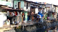 Sebelumnya Anggota Fraksi PKS DPRD DKI Karyatin Subiyantoro mengatakan, ada 4.792 kepala keluarga (KK) di Kecamatan Johar Baru, Jakarta Pusat, yang tidak memiliki fasilitas MCK.  
