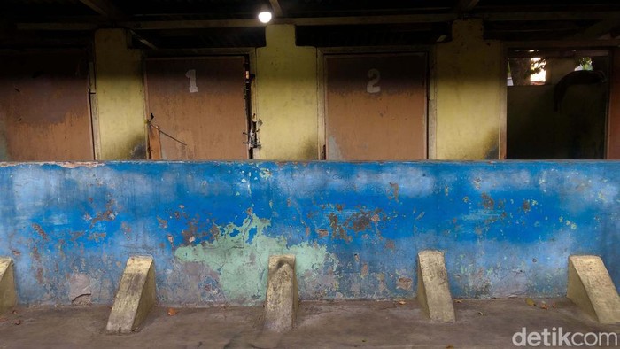 Aduh! Ribuan Warga di Johar Baru Tidak Punya MCK Ternyata di Kecamatan Johar Baru, Jakarta, masih ada 4.792 keluarga yang tidak memiliki MCK di rumahnya. Mereka masih memakai toilet umum.
