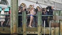 Pugh sebelumnya telah melakukan sejumlah aktivitas renang ekstrem, seperti di Antartika, Kutub Utara, dan Laut Merah, di mana semua itu dia lakukan untuk mendukung program sungai-sungai bersih yang bisa digunakan untuk berenang dan memancing.  