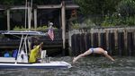 Aksi Pria 53 Tahun Berenang 500 Km Susuri Sungai Hudson New York