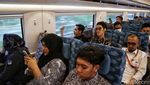 Antusias Warga Jajal Kereta Cepat Jakarta-Bandung