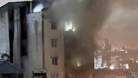 Apartemen berpenghuni 150 orang. Kebakaran terjadi jelang tengah malam. (Foto: AP/Nhan Huu Sang)