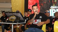 Juara Muay Thai dan MMA nasional Rudy Golden Boy Agustian yang memprakarsai ajang tersebut ingin menjadikan Baku Hantam Championship sebagai wadah bagi para atlet bela diri Indonesia untuk mengasah kemampuannya.