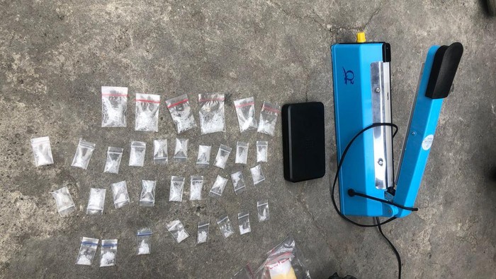 Pria berinisial SK (33) di Kabupaten Banggai, Sulawesi Tengah (Sulteng) ditangkap polisi gegara menjadi pengedar narkoba jenis sabu.