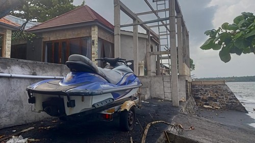 Bangunan vila milik WNA yang dibangun di atas tanah negara, tepatnya di tepi Pantai Pebuahan, Negara, Jembrana, Bali. Foto: I Putu Adi Budiastrawan/detikBali