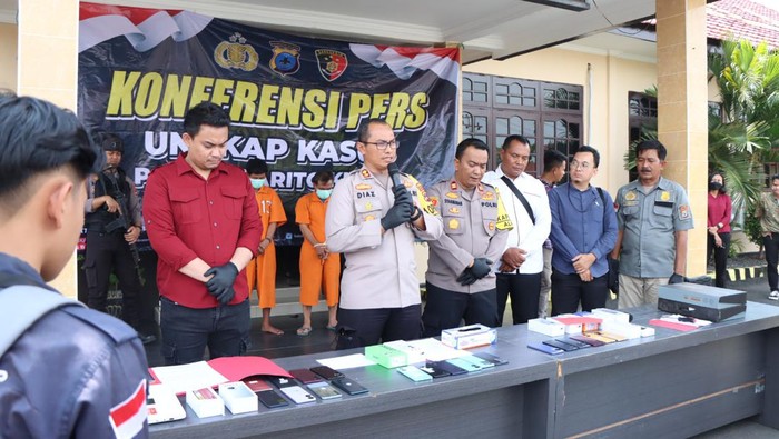 Mantan anggota Polri berinisial DM (25) di Barito Kuala, Kalimantan Selatan (Kalsel) ditangkap usai membobol rumah toko (ruko).