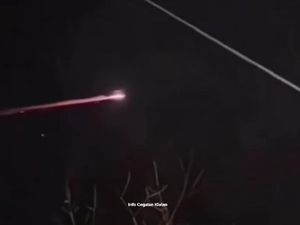 Warga Klaten hingga Garut Dihebohkan Benda Bercahaya di Langit Semalam