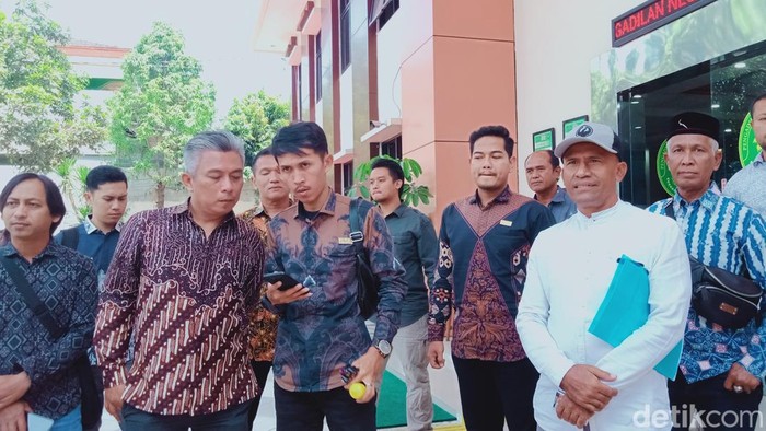 Pihak penggugat Hartana dan kawan- kawan di pengadilan negeri Klaten.