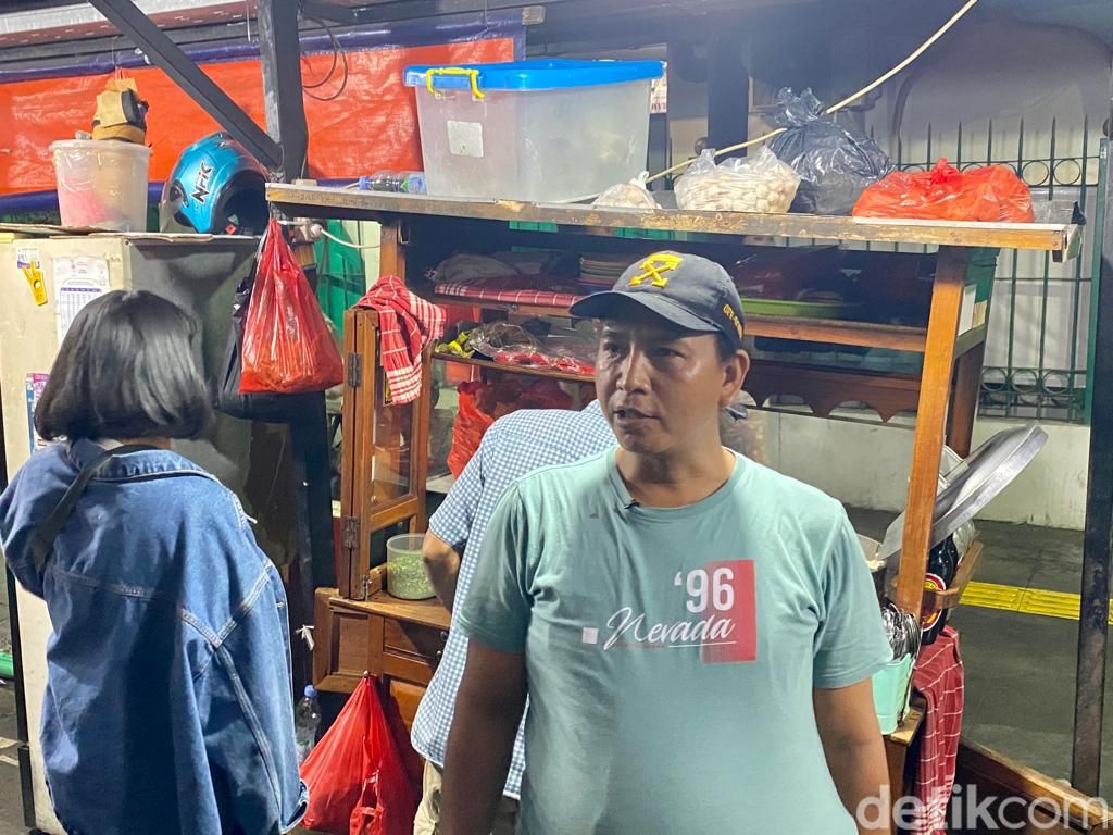 Cuma Rp 15 Ribu! Di Stasiun Gondangdia Ada Bakso Singo 85 yang Gurih Enak