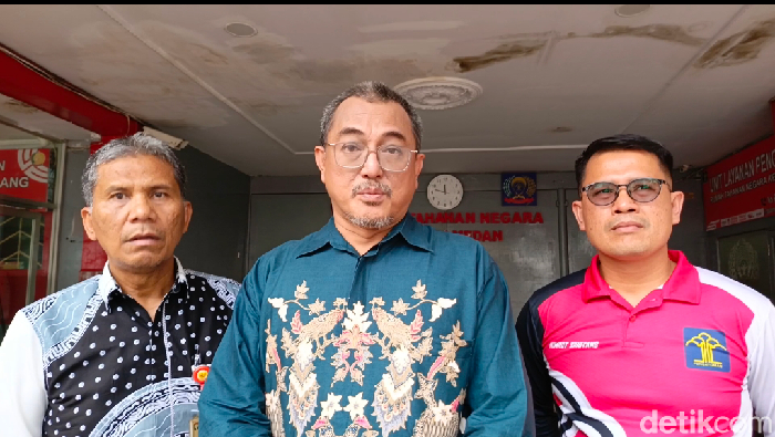 Foto: Anggota Ombudsman RI Indraza Marzuki Rais (Tengah). (Foto: Farid Siregar).