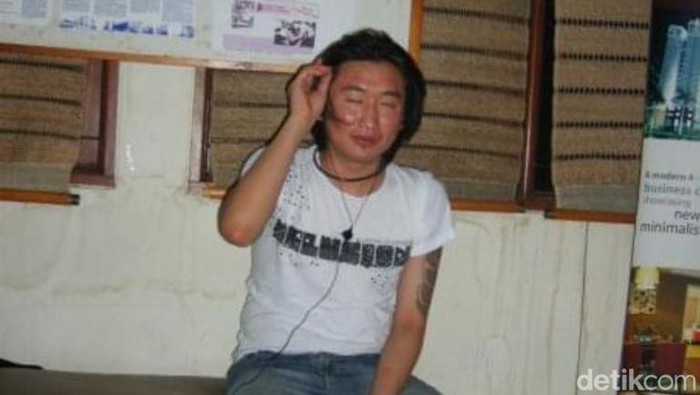 Tampang Fredy Pratama, gembong narkoba, sebelum dan sesudah operasi plastik.