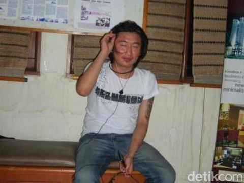 Tampang Fredy Pratama, gembong narkoba, sebelum dan sesudah operasi plastik.