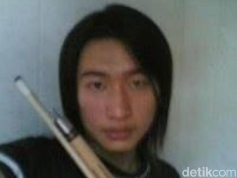 Tampang Fredy Pratama, gembong narkoba, sebelum dan sesudah operasi plastik.