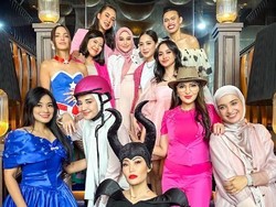 10 Gaya Geng Cendol Saat Arisan, Nia Ramadhani Seksi Jadi Superhero