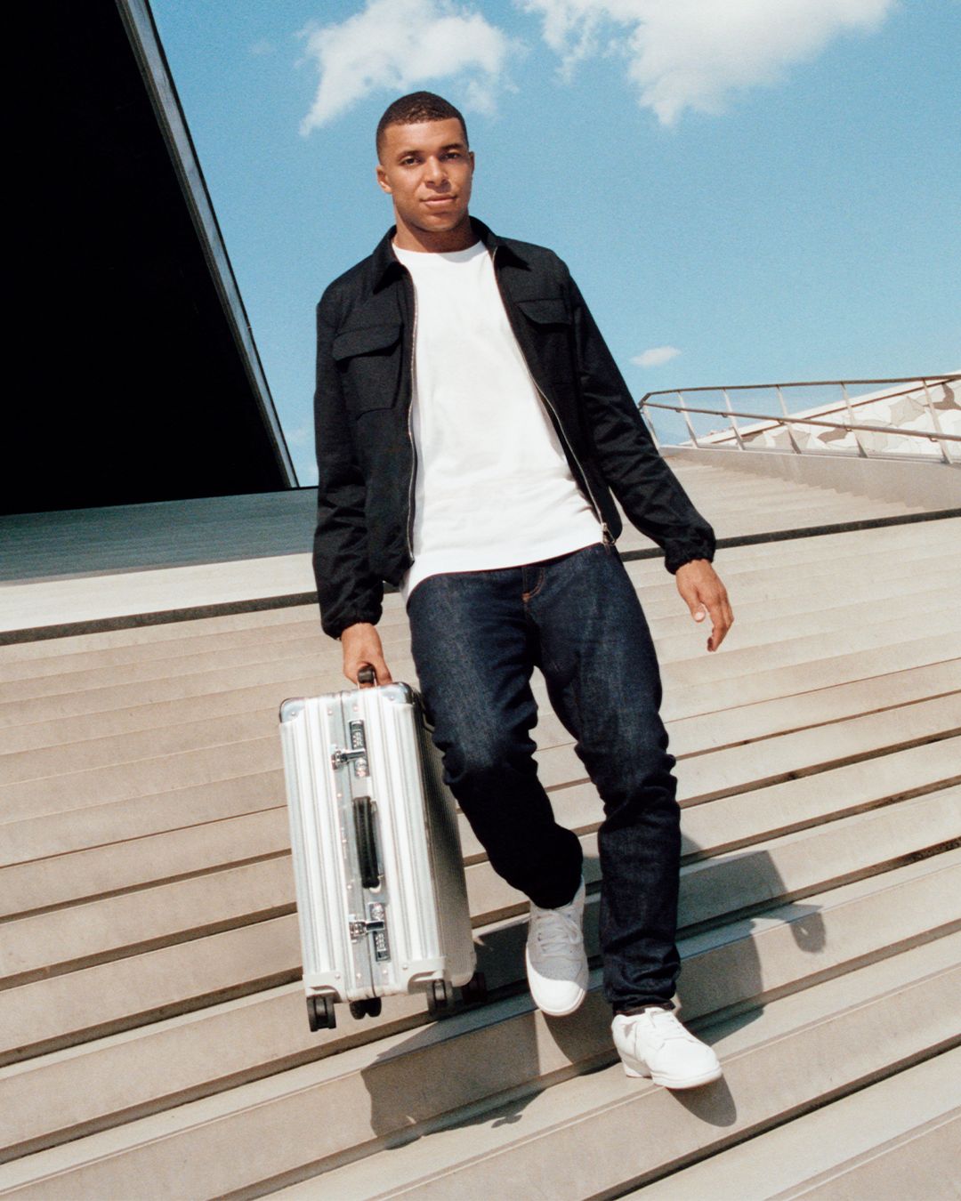 Gaya Rose Blackpink Jadi Brand Ambassador Rimowa Bareng Mbappe dan Lewis Hamilton