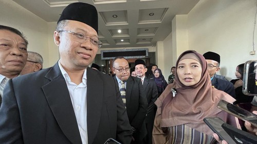 Gubernur dan Wakil Gubernur Nusa Tenggara Barat (NTB), yakni Zulkieflimansyah dan Sitti Rohmi Djalillah seusai menghadiri rapat paripurna di DPRD NTB, Jumat (15/9/2023). (Foto: Helmy Akbar/detikBali)