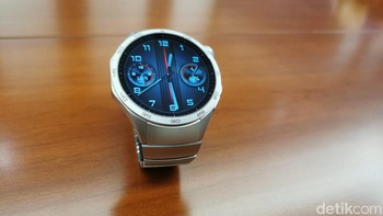 Sedangkan ukuran 46mm, hadir dengan desain Octagonal yang tampil kokoh dan energik dengan sudut gemotris yang cocok bagi pengguna yang suka nuansa sporty dan maskulin. Foto: Josina