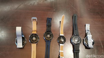 Warna yang ditawarkan pun menggoda konsumen di mana ukuran 41mm hadir dengan pilihan warna white leather, two-tone piano, dan the milanese. Ukuran 46mm memiliki empat warna yaitu Black Rubber, Rainforest Green, Brown Leather dan Steel. Foto: Josina