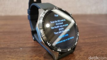 Untuk material versi 41mm, hadir dengan tiga versi yaitu leather, silicon rubber, dan stainless steel, sedangkan versi 46mm hadir dengan empat varian material, yakni silicon rubber, Leather, Silicon + Fabric dan Stainless Steel.  Foto: Josina