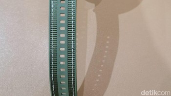 Fitur Stay Fit yang baru membantu pengguna melacak asupan kalori dengan data kesehatan waktu nyata. Foto: Josina