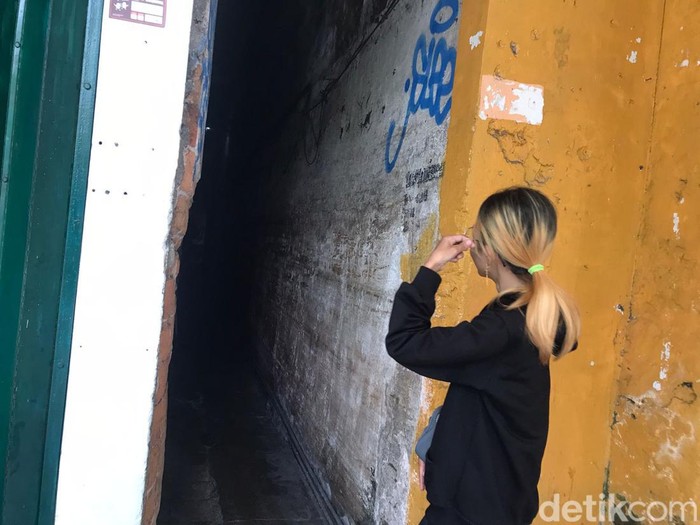 Icha Marantika, salah satu penghuni rumah di dalam gang di Jalan Malioboro, Jogja, Jumat (15/9/2023).