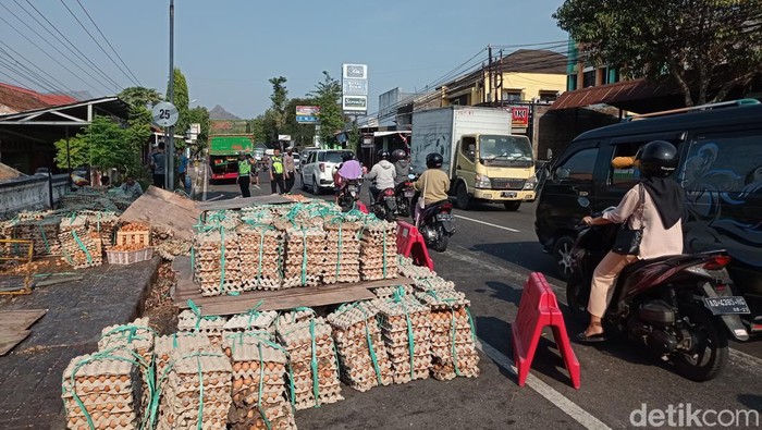 Loaksi kejadian kecelakaan truk vs pikap di Wonogiri.
