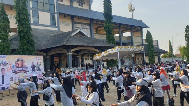 Kejuaraan Tarkam di Kabupaten Kendal, Jawa Tengah, resmi dibuka di Stadion Utama Kebondalem, Kendal, Jumat 15 September 2023. Ajang bentukan Menpora Dito Ariotedjo ini tuai pujian.