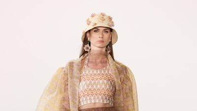 10 Koleksi IKAT Indonesia by Didiet Maulana Tampil di New York Fashion Week