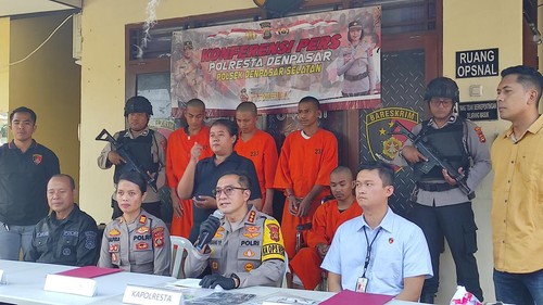 Konferensi pers tindak pidana pencurian sepeda motor di Polsek Denpasar Selatan, Jumat (15/9/2023). (I Wayan Sui Suadnyana/detikBali)