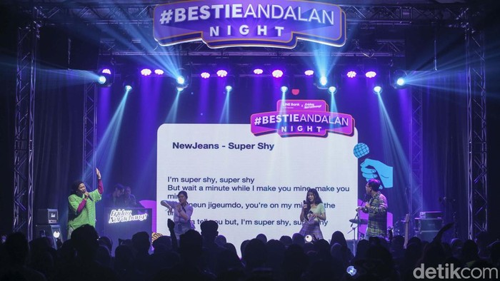 LINE Bank Gelar Konser #BestieAndalan Night LINE Bank by Hana Bank bersama komunitas Friday Noraebang menggelar acara #BestieAndalan night. Program ini sebagai wujud apresiasi untuk nasabah setia.