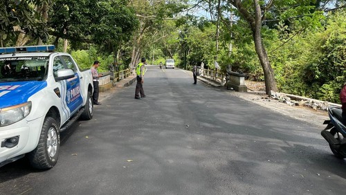 Lokasi kecelakaan yang melibatkan mobil Toyota Innova dan motor Honda Beat di Jalan Nasional Denpasar-Gilimanuk, tepatnya di wiilayah Melaya, Kabupaten Jembrana, Bali, Jumat (15/9/2023). (Foto: Istimewa)