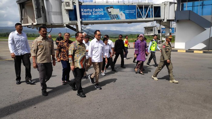 Menhub tiba di Kendari (Matius Alfons-detikcom)