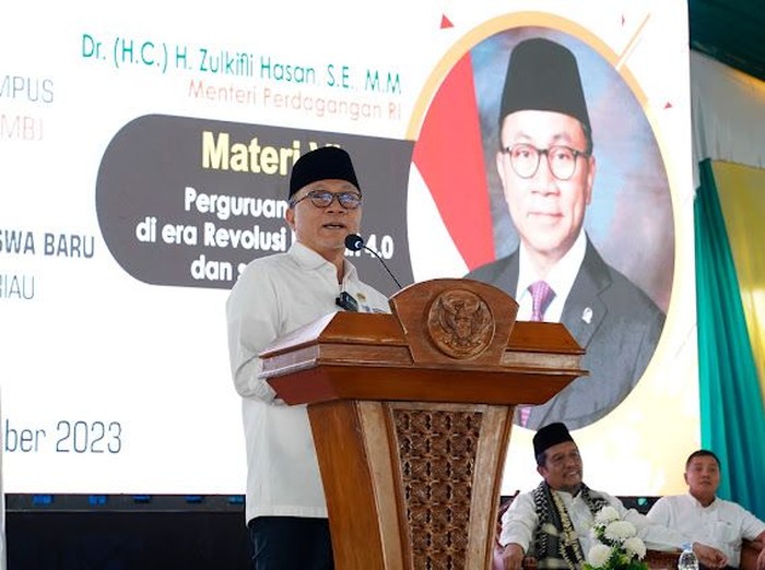 Menteri Perdagangan Zulkifli Hasan (Zulhas) memberikan Kuliah Umum di Universitas Muhammadiyah Riau (UMRI), Kamis (15/9).