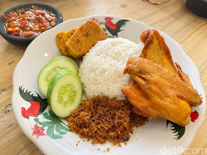 **5 Ayam Goreng Gurih Nagih di Gading Serpong, Bumbu Kuning yang Meresap!**